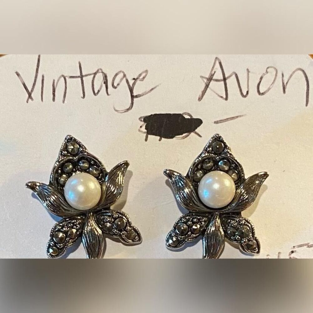 Vintage Avon Silver Tone Faux Pearl Flower Pierced Stud Earrings Jewelry